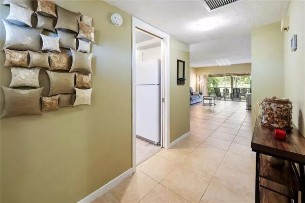 Sarasota, FL 34243,7351 W COUNTRY CLUB DR N #103