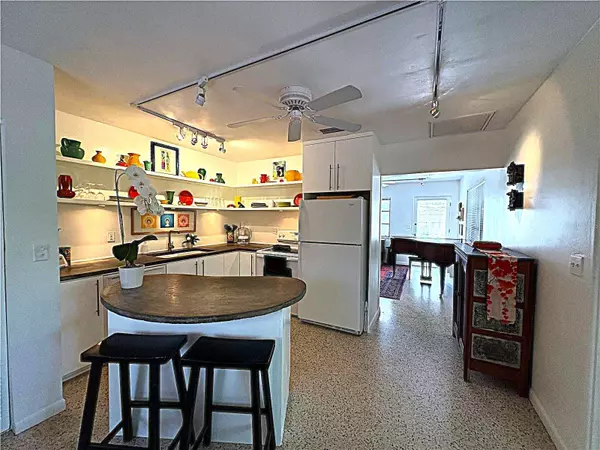 Sarasota, FL 34239,2303 BOUGAINVILLEA ST