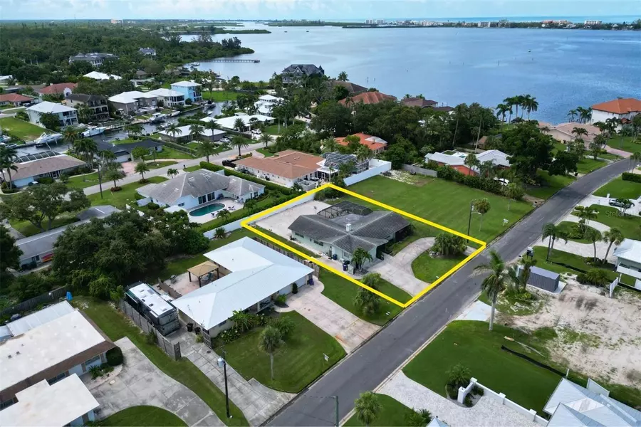 1848 SOUTHPOINTE DR, Sarasota, FL 34231