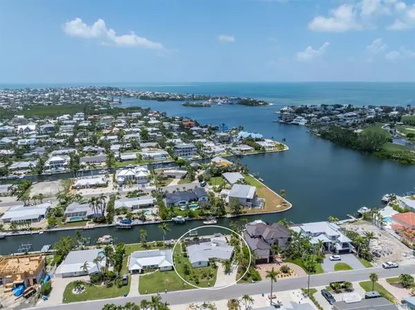 Holmes Beach, FL 34217,524 70TH ST