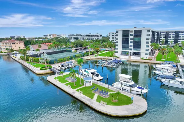 Sarasota, FL 34242,5855 MIDNIGHT PASS RD #314