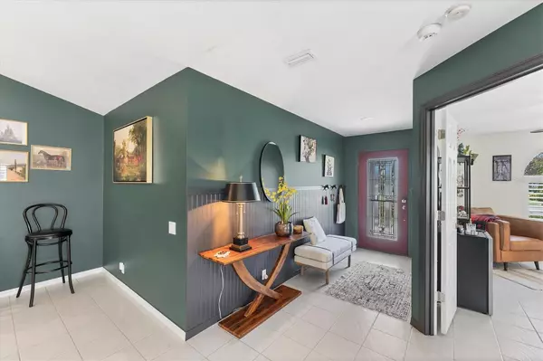 Sarasota, FL 34233,5323 KELLY DR #3