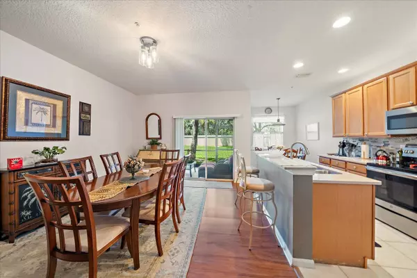 Sarasota, FL 34243,3407 PARKRIDGE CIR #20-102