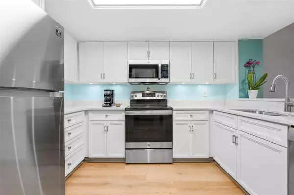 Bradenton Beach, FL 34217,1007 GULF DR N #208