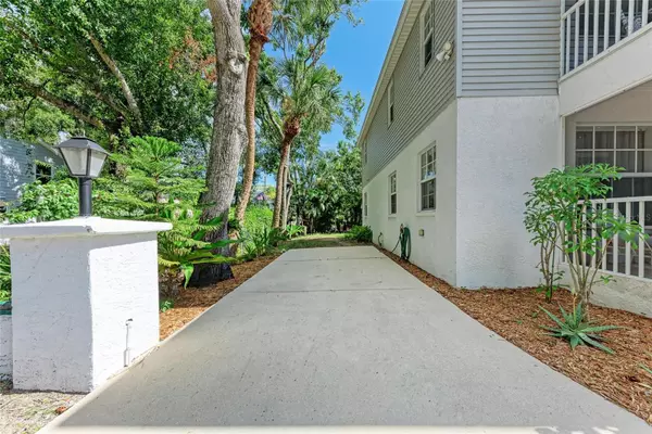 Sarasota, FL 34236,516 HOWARD CT