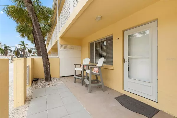 Sarasota, FL 34242,5955 MIDNIGHT PASS RD #4E