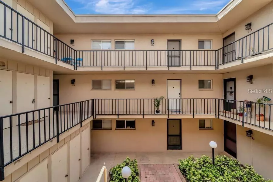2763 WOODGATE LN #211, Sarasota, FL 34231