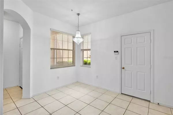 Sarasota, FL 34243,3811 PARKRIDGE CIR #2-104