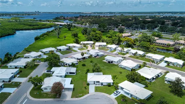 Bradenton, FL 34208,808 MANDARIN CIR