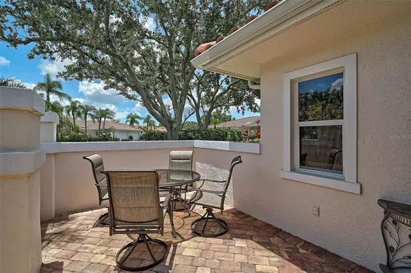 Sarasota, FL 34243,7341 GOLF POINTE CIR