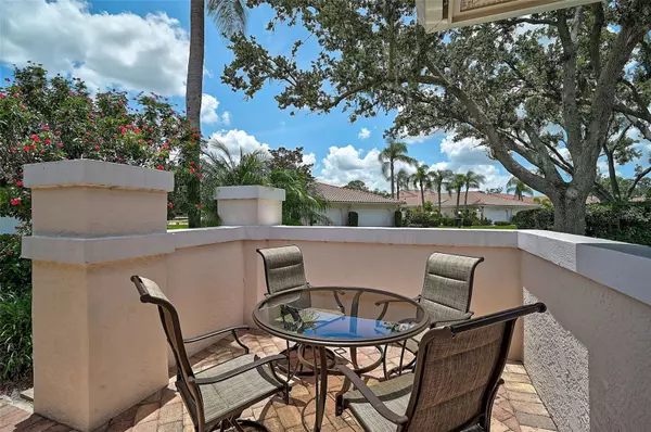 Sarasota, FL 34243,7341 GOLF POINTE CIR