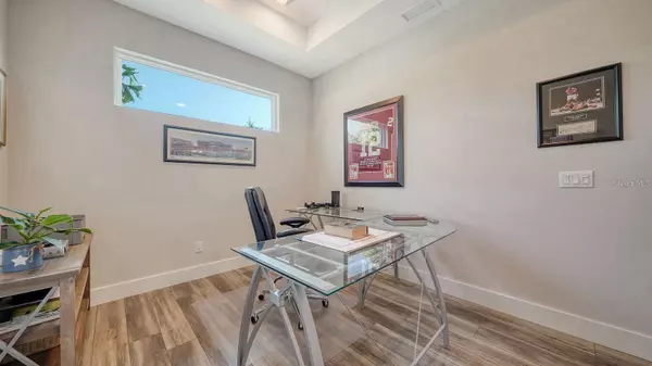 Sarasota, FL 34243,7668 REGISTRAR WAY