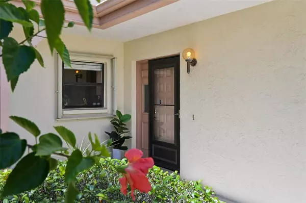 1743 LAKE PL #1743-B, Venice, FL 34293