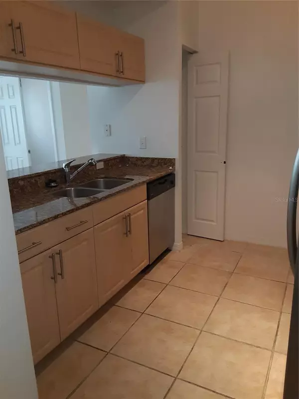 Sarasota, FL 34236,1064 N TAMIAMI TRL #1322