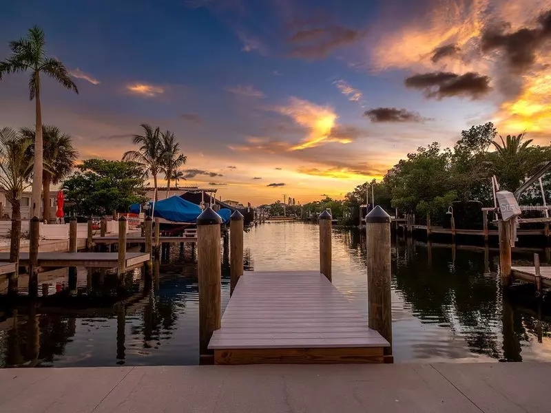 18 SEASIDE CT, Holmes Beach, FL 34217