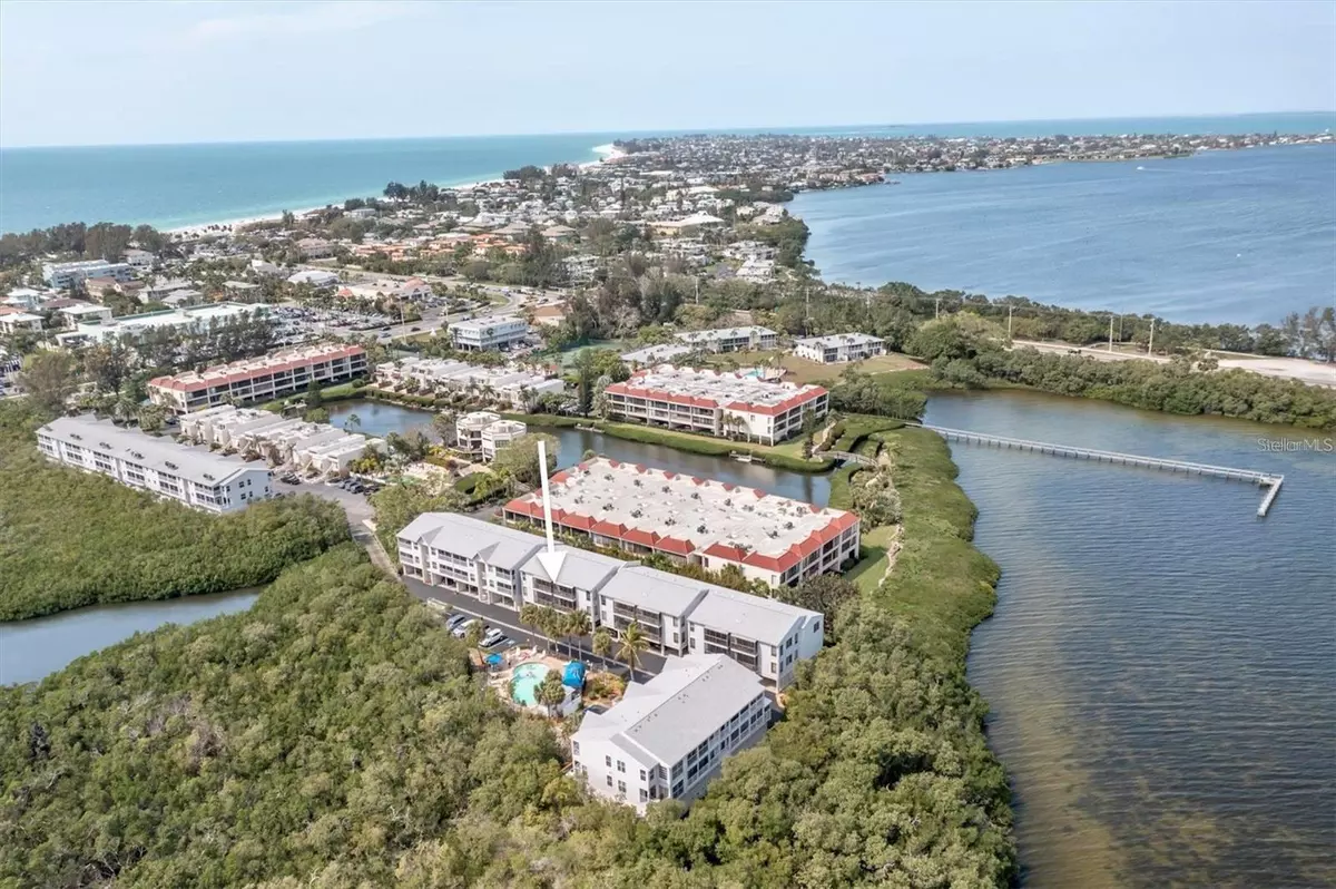 Holmes Beach, FL 34217,3601 E BAY DR #203
