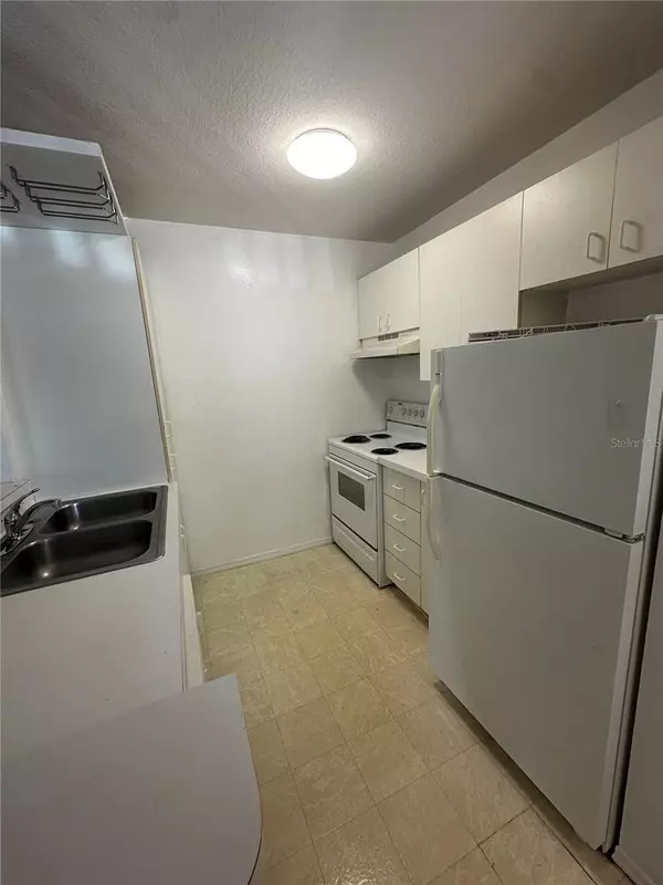 Sarasota, FL 34236,850 S TAMIAMI TRL #425