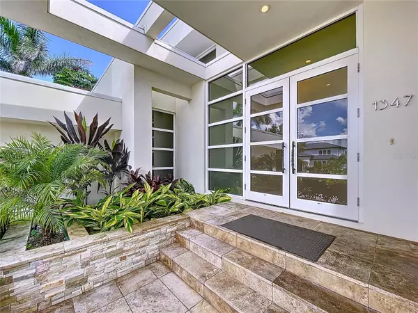 Sarasota, FL 34239,1347 HARBOR DR