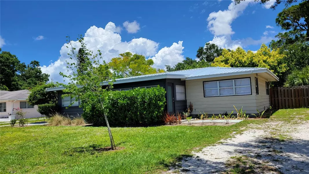 2141 BAY ST, Sarasota, FL 34237