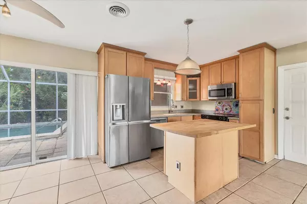 Sarasota, FL 34239,2104 S TUTTLE AVE