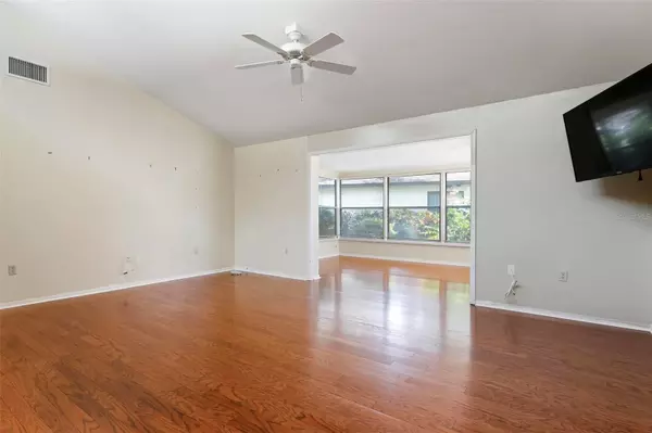 Sarasota, FL 34231,2227 CIRCLEWOOD DR #52