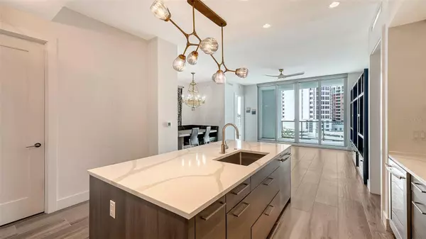 Sarasota, FL 34236,111 S PINEAPPLE AVE #708
