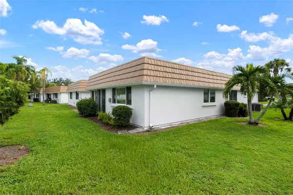Sarasota, FL 34231,5457 RIVERBLUFF CIR #V48