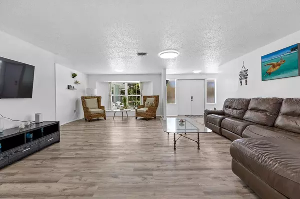 Englewood, FL 34223,4055 BAY OAKS CIR