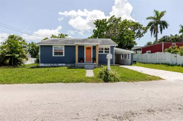 10562 LAKE DR, Seminole, FL 33772