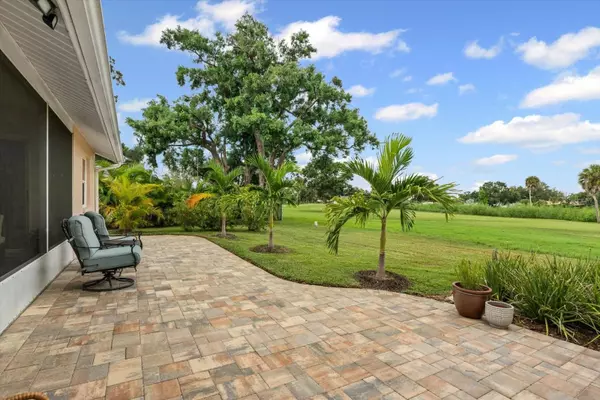 Sarasota, FL 34239,3339 SHEFFIELD CIR