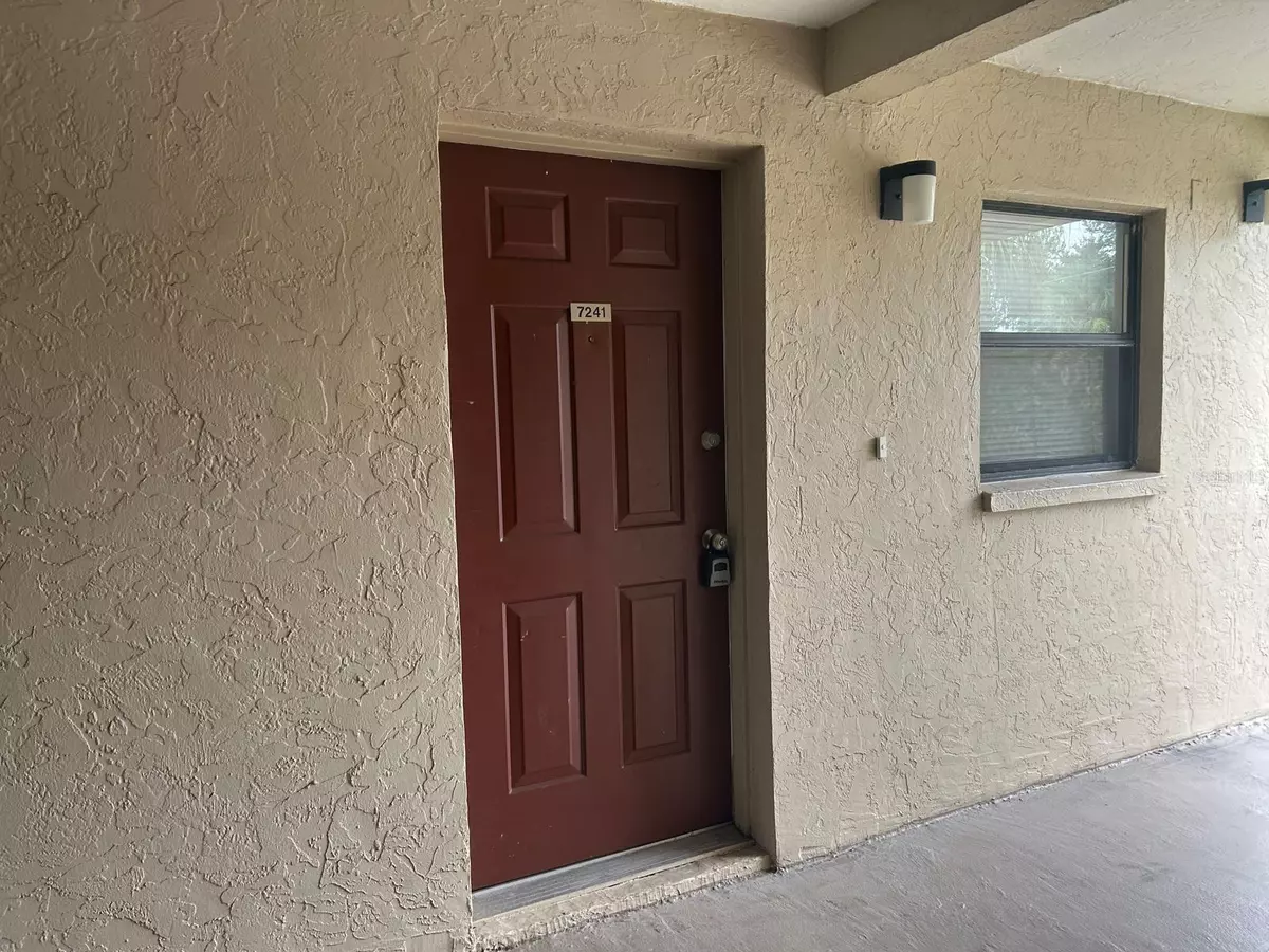 Sarasota, FL 34231,7241 CLOISTER DR #205