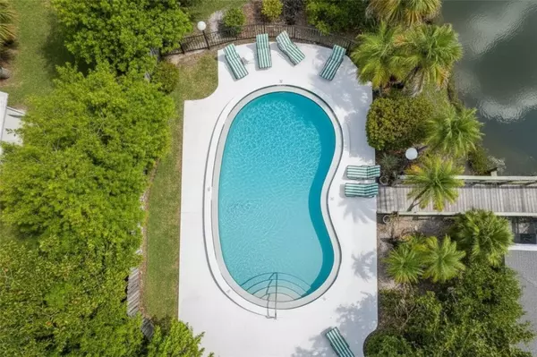 Sarasota, FL 34234,5021 BARRINGTON CIR #302