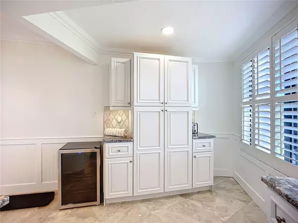 Sarasota, FL 34242,5770 MIDNIGHT PASS RD #301