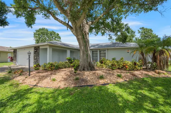 Sarasota, FL 34235,2044 COUNTRY MEADOWS LN