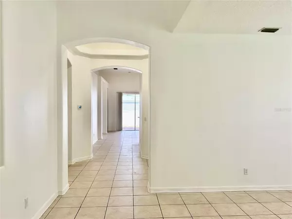 Bradenton, FL 34203,5223 58TH TER E