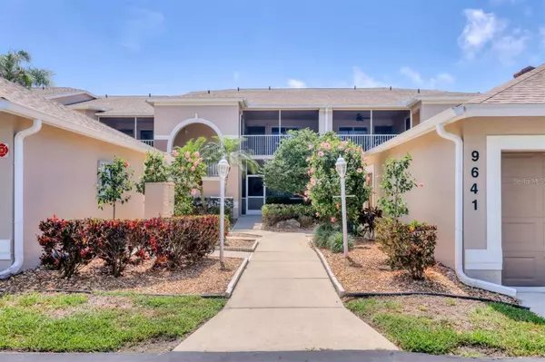 9641 CASTLE POINT DR #1215, Sarasota, FL 34238