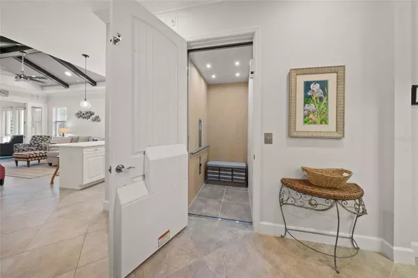 Bradenton, FL 34209,340 SAPPHIRE LAKE DR #201