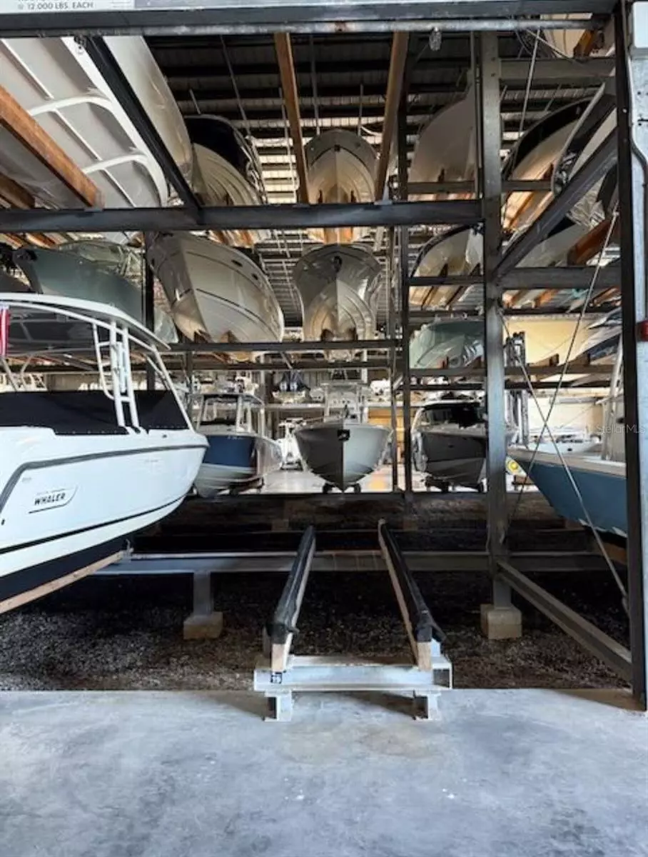 Osprey, FL 34229,570 BLACKBURN POINT RD #19