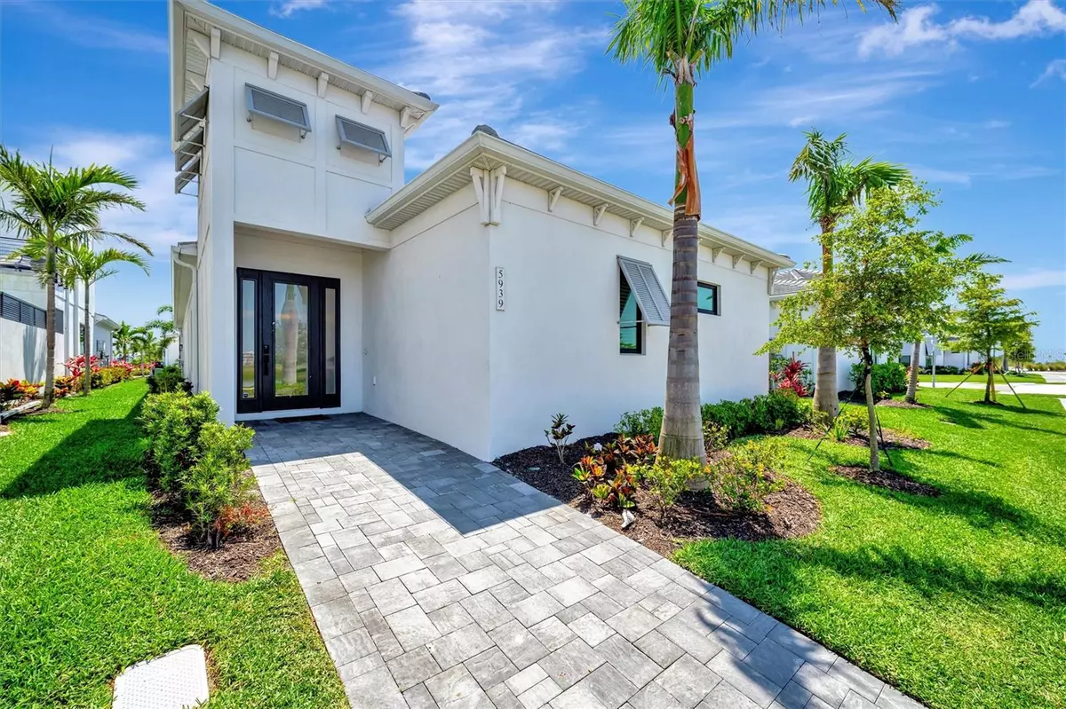 Bradenton, FL 34210,5939 REDBAY BLVD