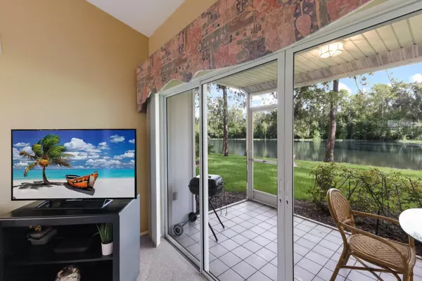 Bradenton, FL 34203,6315 GREEN OAK CIR #13A