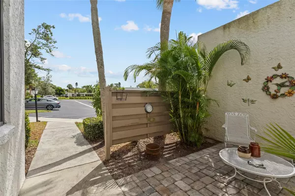 Bradenton, FL 34210,411 PALM TREE DR #411