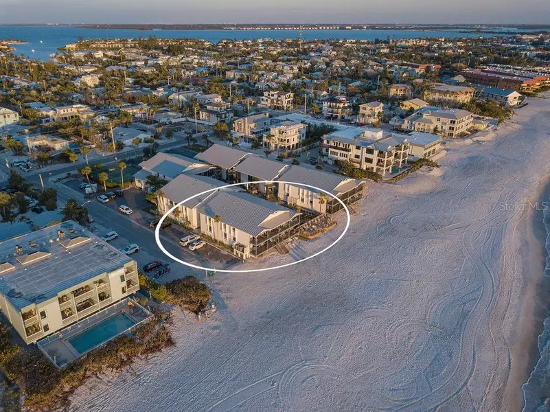 6700 GULF DR #B8, Holmes Beach, FL 34217