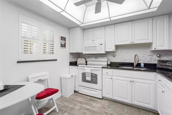Sarasota, FL 34232,1540 GLEN OAKS DR E #B134