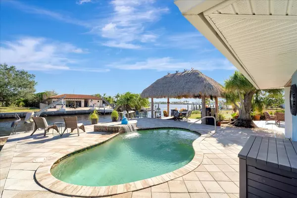 Port Charlotte, FL 33952,158 MORGAN LN SE