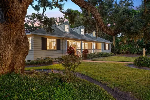 1585 SOUTH DR, Sarasota, FL 34239