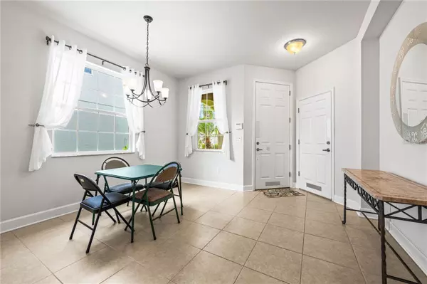 Sarasota, FL 34240,8437 NANDINA DR