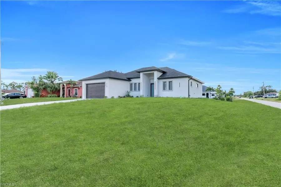 2900 BRUCE AVE S, Lehigh Acres, FL 33976