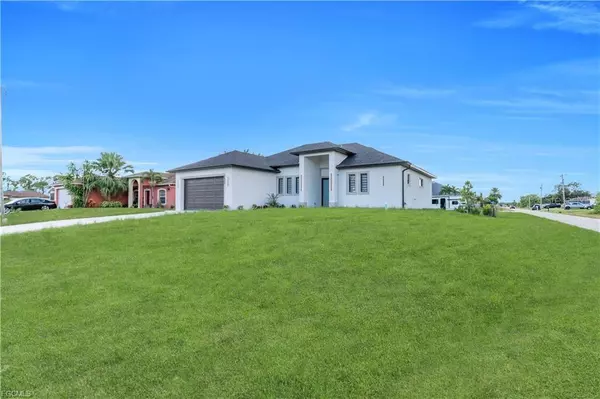 2900 BRUCE AVE S, Lehigh Acres, FL 33976