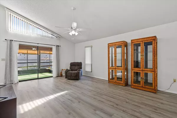 Bradenton, FL 34210,5400 34TH ST W #A12