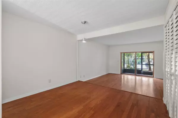 Tampa, FL 33617,7505 PITCH PINE CIR #119